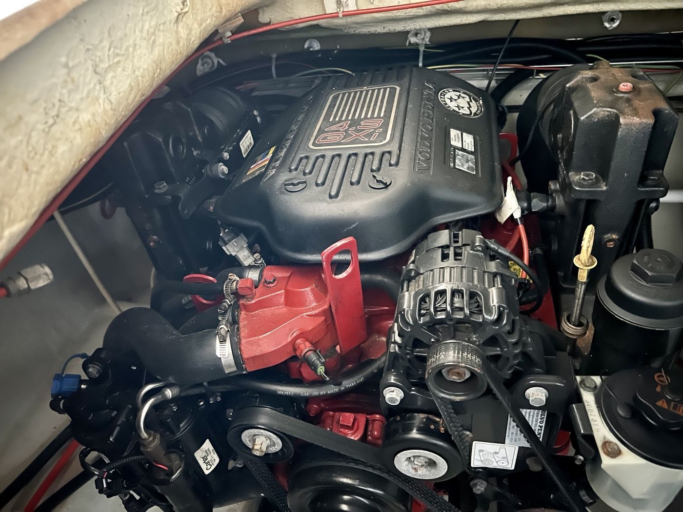 Volvo Penta 4.3 GXI Motor im Motorraum