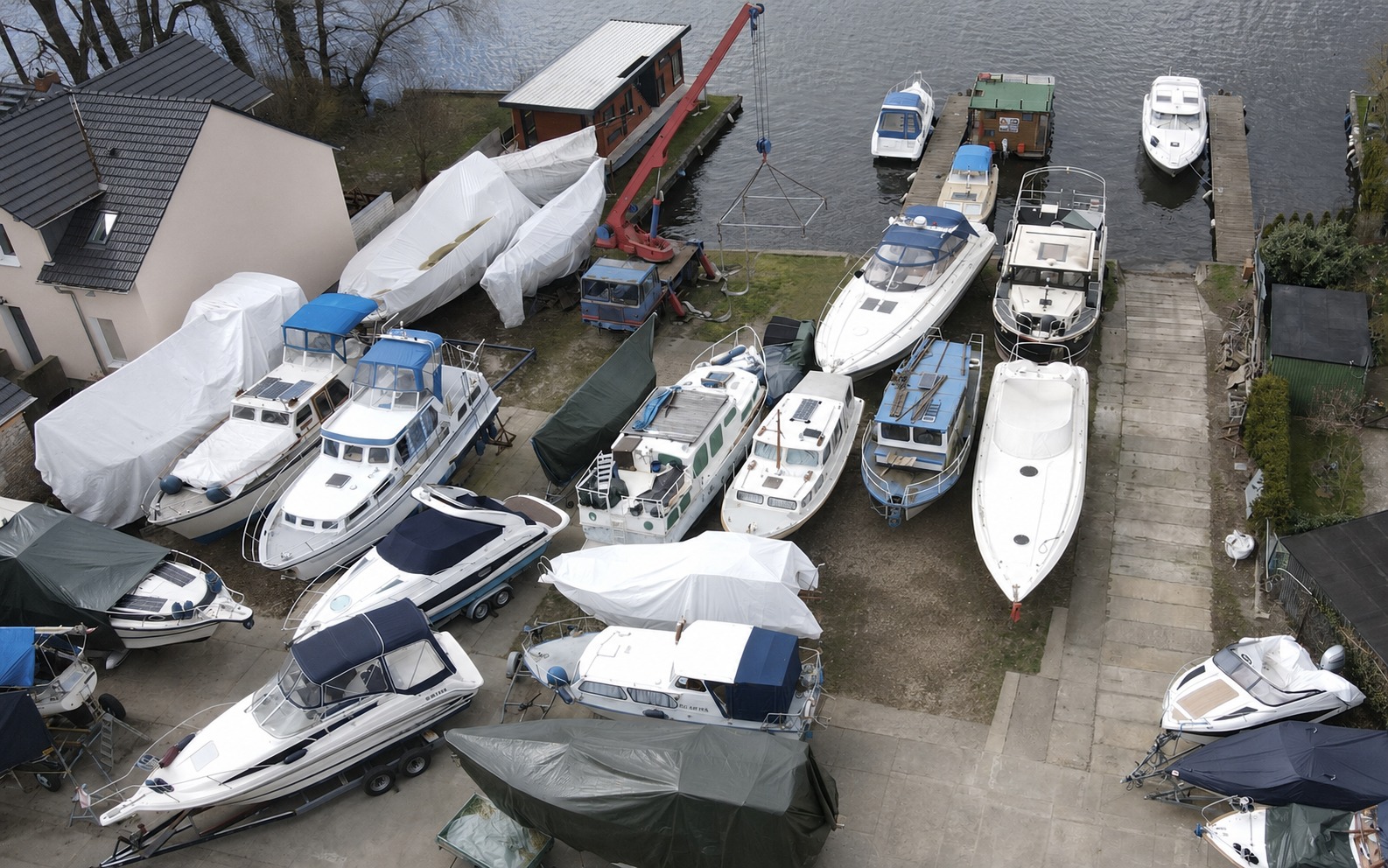 Winterlager für Motorboote bei Sportboote Berlin in Königs Wusterhausen